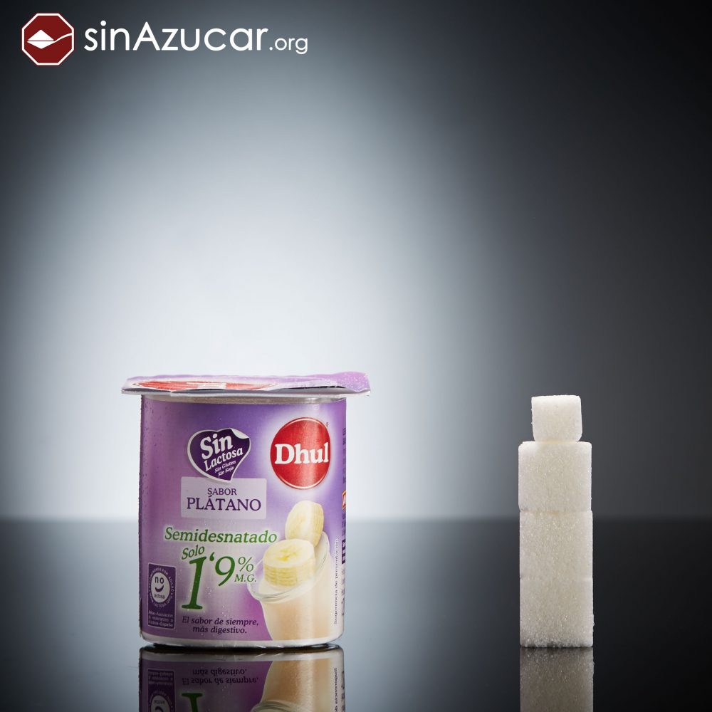 Un yogur sin lactosa de la marca Dhul (120g) tiene 13,6g de azúcar, equivalente a 3,4 terrones.
